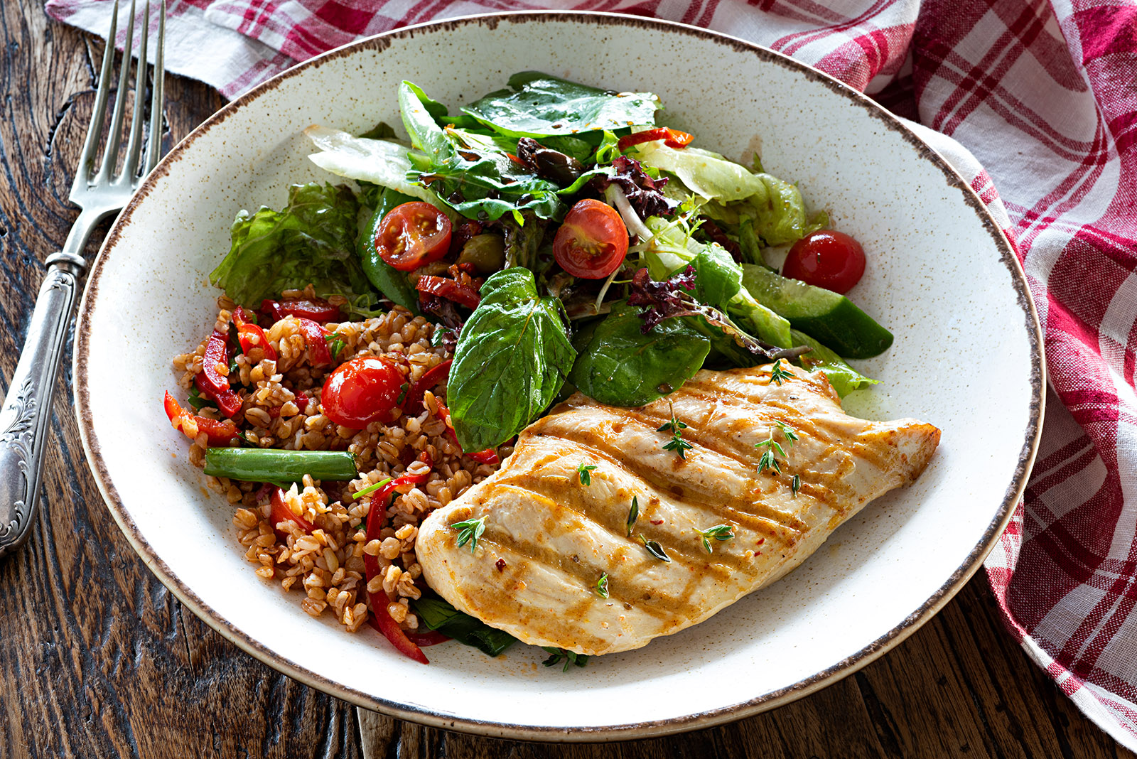 Chicken breast with bulgur tabbouleh and green salad