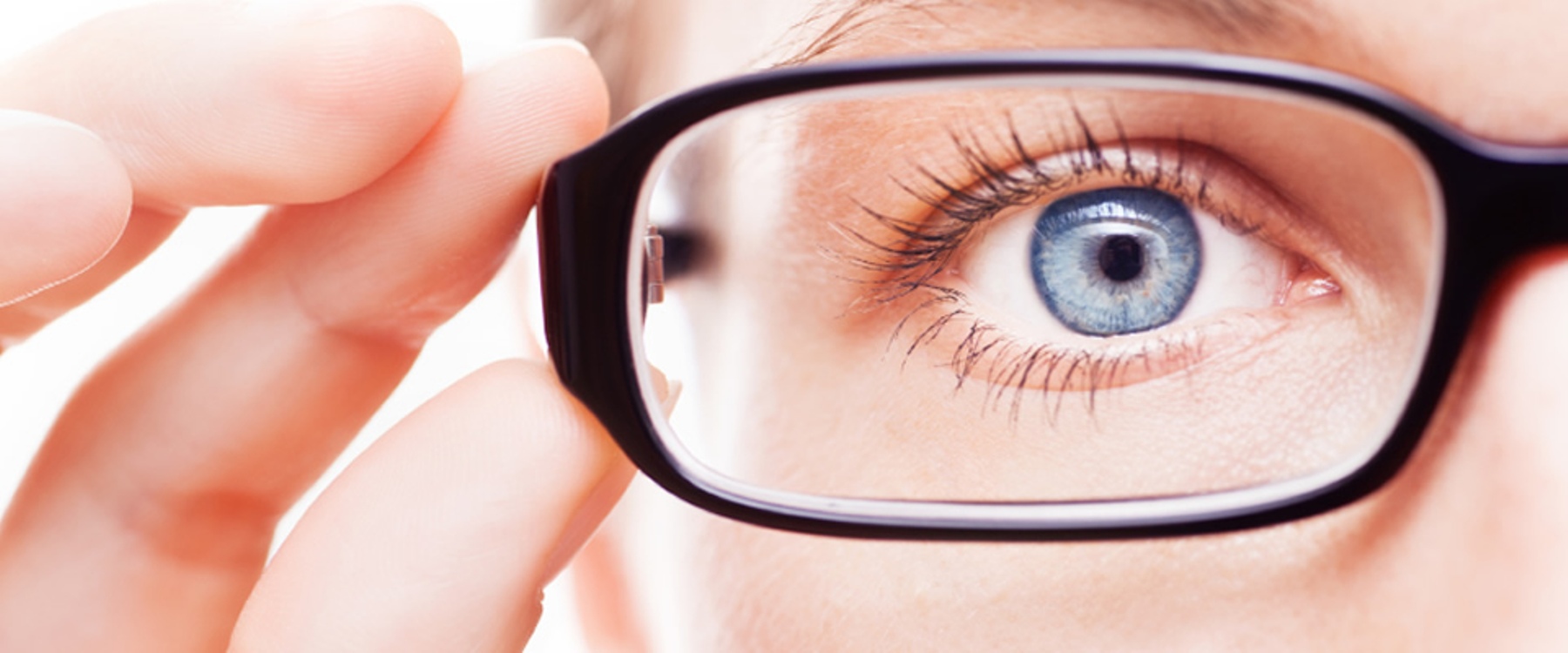 Линзы очков для близорукости. Ухудшение зрения. Очки при близорукости. Очки для близоруких. Очки для исправления зрения.